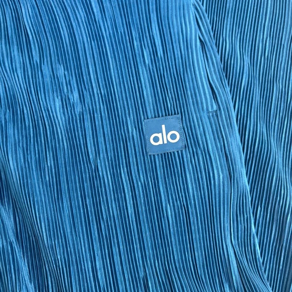 Alo Micro Plisse Set Cropped Jacket & High Waist Straight Leg Pant Eclipse Blue - Picture 10 of 13